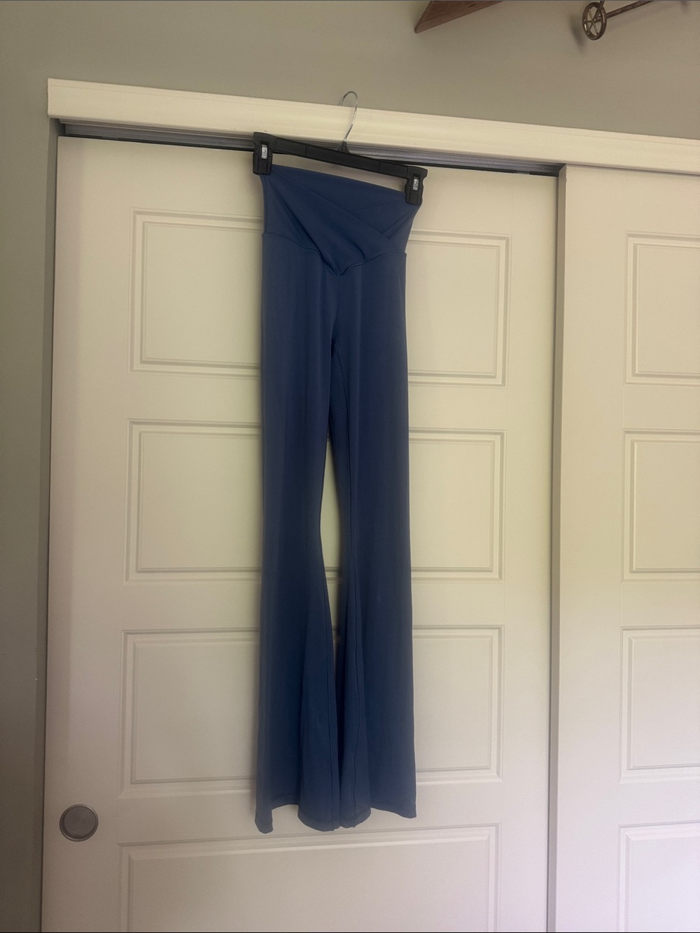 Aerie Flared High-Waist Active Pants in Dusty Blue - Size S